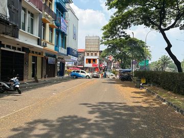 (WR) DiJual Ruko Boulevard, hadap jalan raya