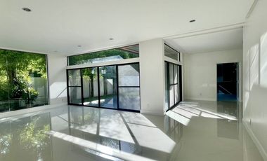 Deluxe 4 Bedroom House and Lot for Sale in Ayala Southvale Sonera, Las Piñas City