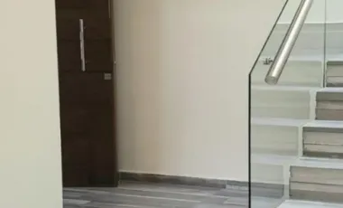 HERMOSA CASA ESTA ESPERANDO POR TI