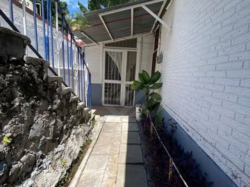 CASA EN VENTA EN AL SUR CUERNAVACA, MOR CASA DE 1 NIVEL EN ACAPANTZINGO, CON BUNGALOW INDEPENDIENTE