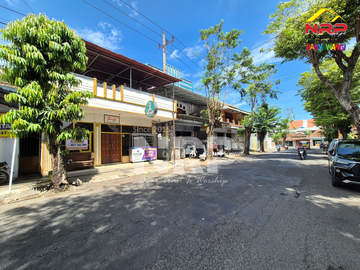 Dijual Rumah dengan Ruang Usaha Ex. Rumah Makan di Temenggungan - Banyuwangi