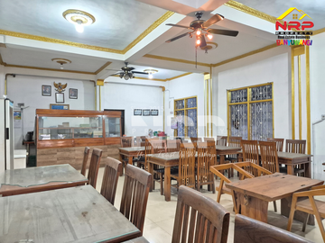 Dijual Rumah dengan Ruang Usaha Ex. Rumah Makan di Temenggungan - Banyuwangi