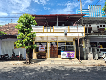 Dijual Rumah dengan Ruang Usaha Ex. Rumah Makan di Temenggungan - Banyuwangi