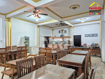 Dijual Rumah dengan Ruang Usaha Ex. Rumah Makan di Temenggungan - Banyuwangi