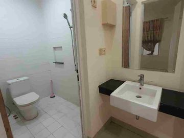 Dijual rumah SHM cluster grand galaxy 1.3 M nego sdh renovasi 1 1/2 lantai