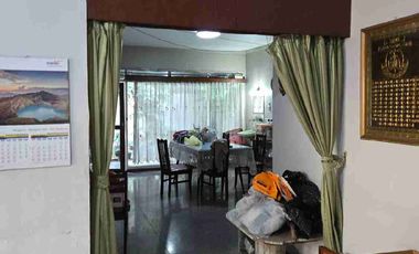 Rumah klasik dijalan utama duren sawit