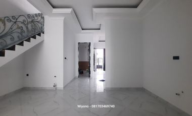 Rumah Babatan Pantai Row Jalan 3 mobil Dekat Jalan Raya Kenjeran