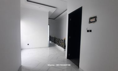 Rumah Babatan Pantai Row Jalan 3 mobil Dekat Jalan Raya Kenjeran