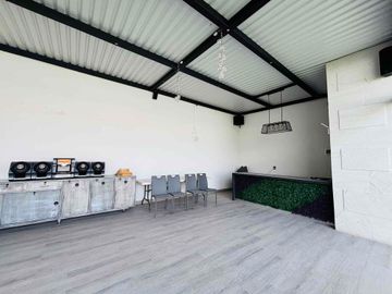SE VENDE SALON DE FIESTAS