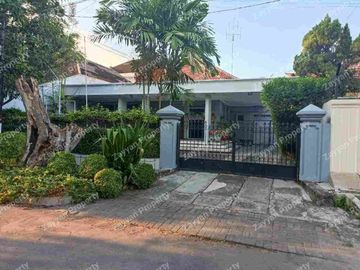 Pusat Kota‼️ Rumah Vintage Area Raya Darmo Surabaya