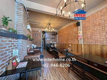 Four-story commercial building, 18 square wah (approximately 72 sq m), located on Soi Phatthanakan 53, Phatthanakan Road, near Srinakarin Road, Phra K