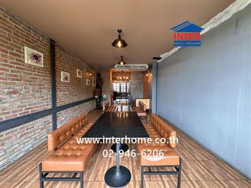 Four-story commercial building, 18 square wah (approximately 72 sq m), located on Soi Phatthanakan 53, Phatthanakan Road, near Srinakarin Road, Phra K