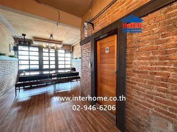 Four-story commercial building, 18 square wah (approximately 72 sq m), located on Soi Phatthanakan 53, Phatthanakan Road, near Srinakarin Road, Phra K