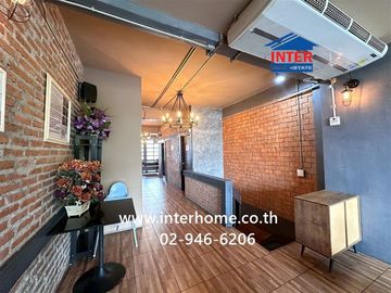 Four-story commercial building, 18 square wah (approximately 72 sq m), located on Soi Phatthanakan 53, Phatthanakan Road, near Srinakarin Road, Phra K