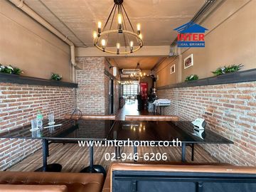 Four-story commercial building, 18 square wah (approximately 72 sq m), located on Soi Phatthanakan 53, Phatthanakan Road, near Srinakarin Road, Phra K
