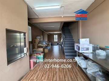 Four-story commercial building, 18 square wah (approximately 72 sq m), located on Soi Phatthanakan 53, Phatthanakan Road, near Srinakarin Road, Phra K