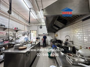 Four-story commercial building, 18 square wah (approximately 72 sq m), located on Soi Phatthanakan 53, Phatthanakan Road, near Srinakarin Road, Phra K