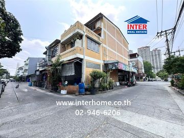 Four-story commercial building, 18 square wah (approximately 72 sq m), located on Soi Phatthanakan 53, Phatthanakan Road, near Srinakarin Road, Phra K