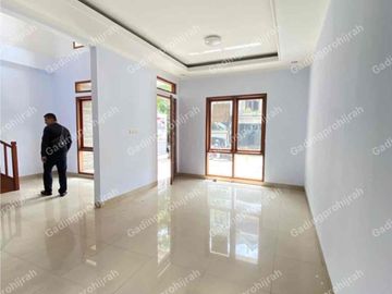 Disewa Rumah Unfurnished 2 Lantai Siap Huni Di Setra Duta, Bandung