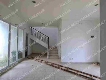RUMAH ROYAL SPRING BERSIH & TERAWAT. UKURAN 8x18. 3+1 KAMAR