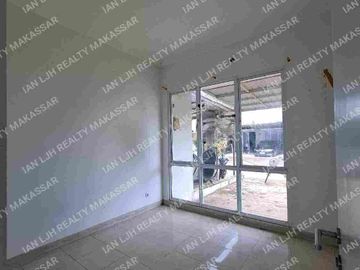 RUMAH ROYAL SPRING BERSIH & TERAWAT. UKURAN 8x18. 3+1 KAMAR