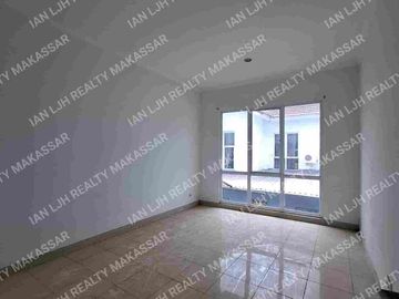 RUMAH ROYAL SPRING BERSIH & TERAWAT. UKURAN 8x18. 3+1 KAMAR