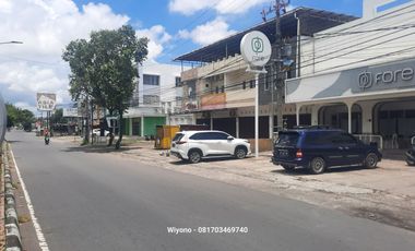 Ruko di Kota Mataram Lombok Berdampingan dengan FORE Coffee, ERHA Clinic dan Mie Gacoan serta berdekatan dengan McD dan Pizza Hut