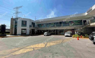 Locales en RENTA en Metepec, dentro de plaza comercial sobre Avenida principal.