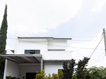 Dijual Rumah Di Komplek Taman Cihanjuang Bandung Barat Siap Huni