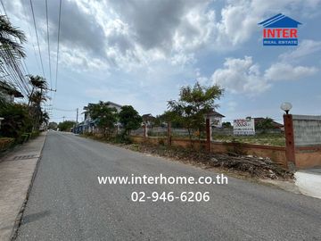 Vacant land, 353.8 sq.wah. Located on Soi Boon Samphan 9, Sukhumvit 54, Intersection 9, Sukhumvit 54 Road, Bang Lamung, Chonburi.