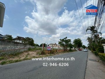 Vacant land, 353.8 sq.wah. Located on Soi Boon Samphan 9, Sukhumvit 54, Intersection 9, Sukhumvit 54 Road, Bang Lamung, Chonburi.