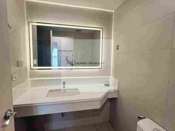 For Lease 2BR Oak Harbor Residences