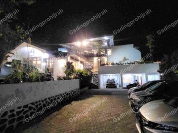Dijual GuestHouse/Hotel di area Dago, Bandung. BDB (Butuh Duit Buangeeettt)