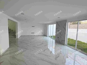 HERMOSA CASA EN RENTA, TOTALMENTE NUEVA LOMAS DE ANGELÓPOLIS PUEBLA.