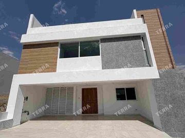HERMOSA CASA EN RENTA, TOTALMENTE NUEVA LOMAS DE ANGELÓPOLIS PUEBLA.