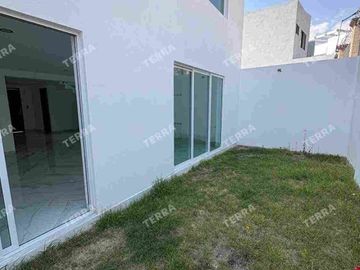 HERMOSA CASA EN RENTA, TOTALMENTE NUEVA LOMAS DE ANGELÓPOLIS PUEBLA.