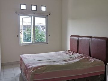 BARU RENOV !! Rumah 2 Lantai Kemang Pratama Bekasi