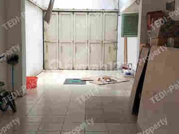 Rumah terawat  2 Lantai Sayap Supratman