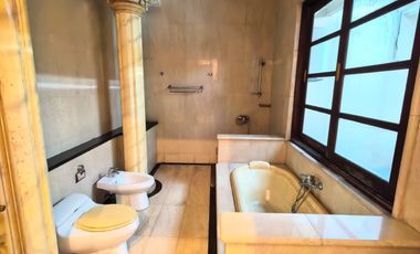 Rumah mewah furnish ada Pool di Jemur andayani, luas tanah 1.410m2 dimensional 40x35 meter ada 4 kamar master bedroom