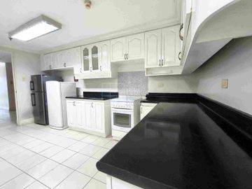3 BEDROOM CORNER UNIT LUXURY CONDO IN SALCEDO PARK BELAIR MAKATI