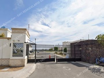 ¡Certeza Total! Casa Adjudicada en Jardines de Santiago a 8 minutos de Paseos Querétaro