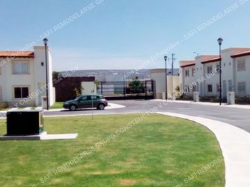 ¡Certeza Total! Casa Adjudicada en Jardines de Santiago a 8 minutos de Paseos Querétaro