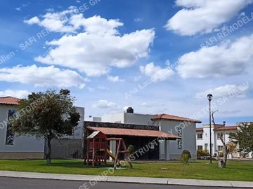 ¡Certeza Total! Casa Adjudicada en Jardines de Santiago a 8 minutos de Paseos Querétaro