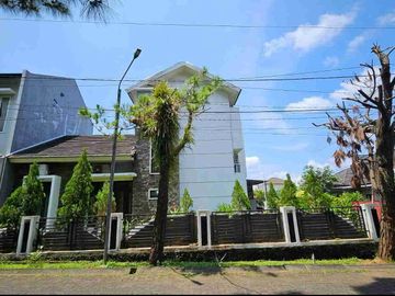Rumah FULL FURNISHED 2 Lt di Mega Residence Banyumanik posisi Hook