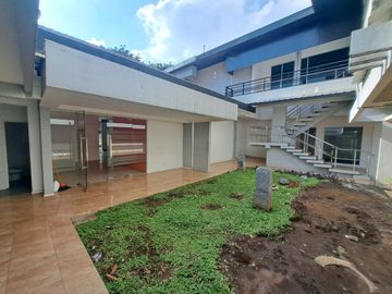 Tempat usaha Jl Raya Darmo Cocok untk Bank,Show Room  Kantor.