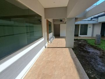 Tempat usaha Jl Raya Darmo Cocok untk Bank,Show Room  Kantor.