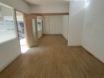 Tempat usaha Jl Raya Darmo Cocok untk Bank,Show Room  Kantor.