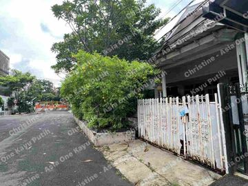Dijual Rumah tua Posisi hook Hitung Tanah di Janur Asri Kelapa Gading