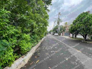 Dijual Rumah tua Posisi hook Hitung Tanah di Janur Asri Kelapa Gading