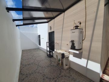 CASA 1 PLANTA , 3 RECAMARAS Y 2 BAÑOS